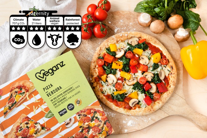 Veganz macht Klimaschutz essbar: weltweit erste Bestseller-Pizza mit Nachhaltigkeits-Score