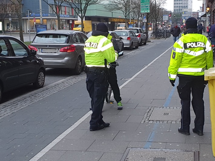 POL-KI: 211223.1 Kiel: Kieler Polizei kontrolliert Fahrradfahrer