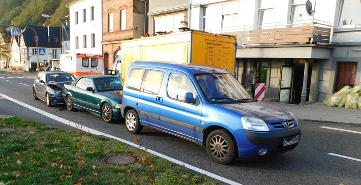 POL-PPKO: Koblenz: Zwei Unfälle, sieben beteiligte Fahrzeuge, rund 22.000 Euro Sachschaden