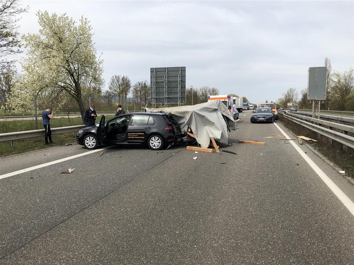 POL-PDLD: Anhänger steht quer auf Autobahn 65 - eine Person schwer verletzt nach Verkehrsunfall