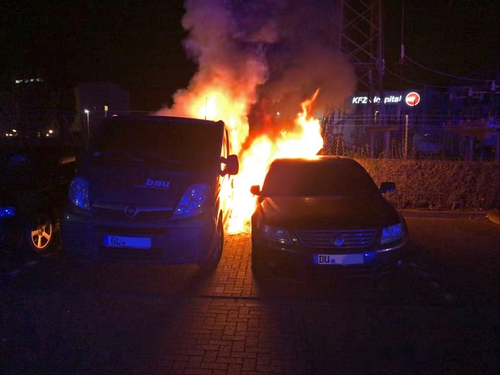 POL-ME: Autos angezündet: Polizei ermittelt - Monheim am Rhein - 2102136
