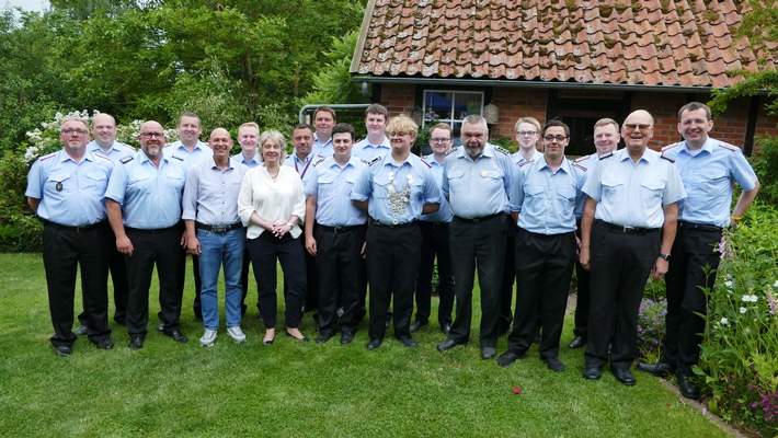 FW Südheide: Sommerfest der Freiwilligen Feuerwehr Beckedorf Wolfgang Bernhardt für 50-jährige Mitgliedschaft in der Freiwilligen Feuerwehr geehrt