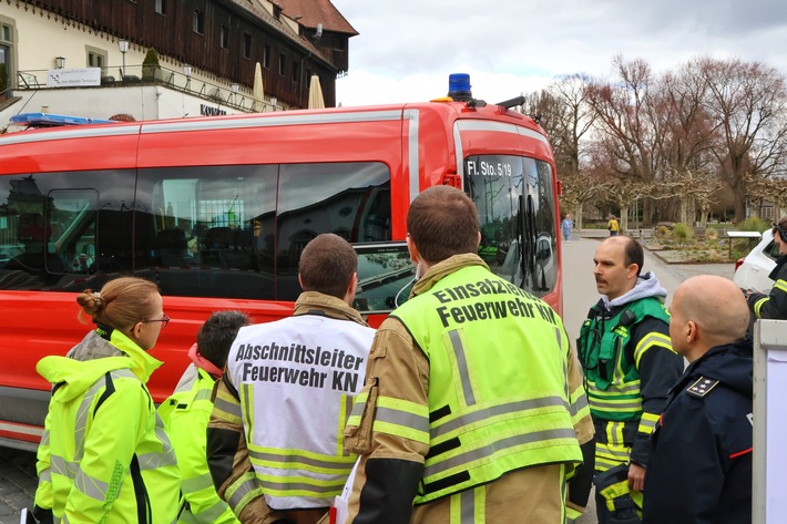 FW Konstanz: Ölwehreinsatz im Hafen Konstanz