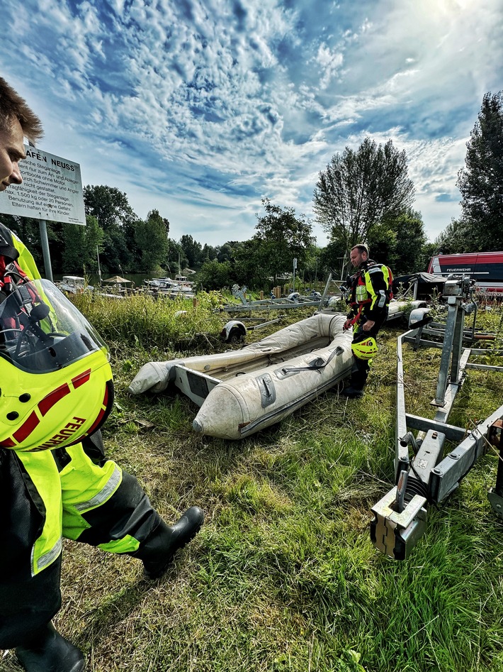 FW-NE: Herrenloses Schlauchboot auf dem Rhein | Keine Personen verletzt