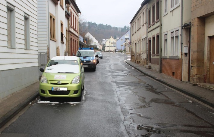 POL-PDKL: Verkehrsunfallflucht - Spiegelkuss