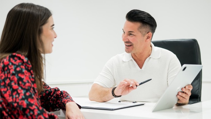 Natürlich statt overdone: Harald Berger verrät, warum viele Beauty-Trends schaden und was wirklich wirkt