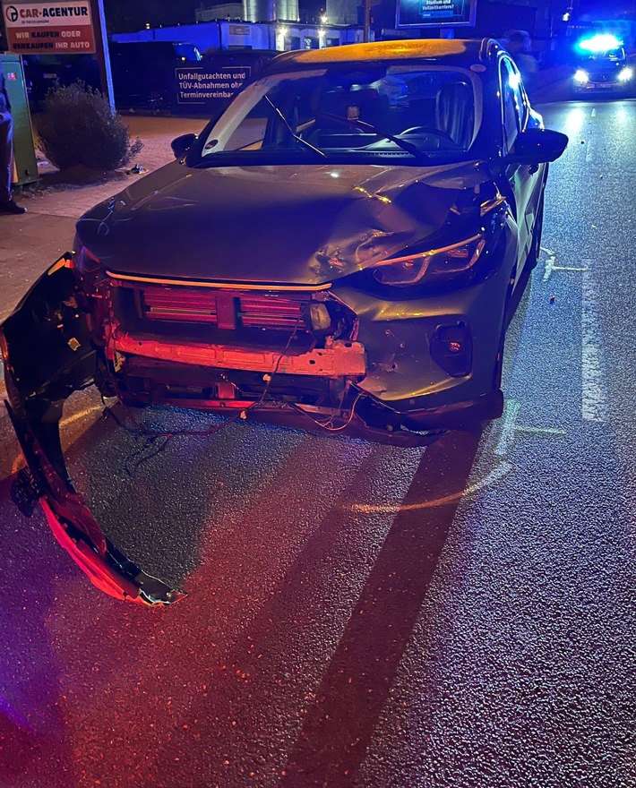 POL-BI: Mercedes-Fahrer nach verbotenem Rennen mit Unfall gesucht