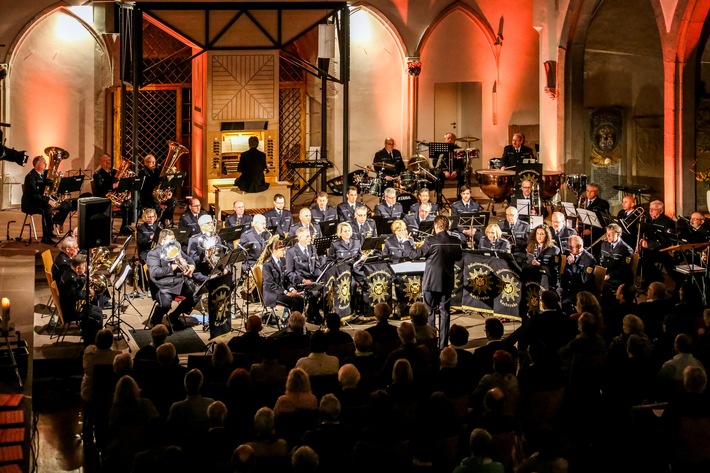 POL-KA: Benefizkonzert des Polizeimusikkorps Karlsruhe am Muttertag unter dem Motto "Baden schaut über den Rhein" im Dom zu Speyer (mit Fotoanhang)