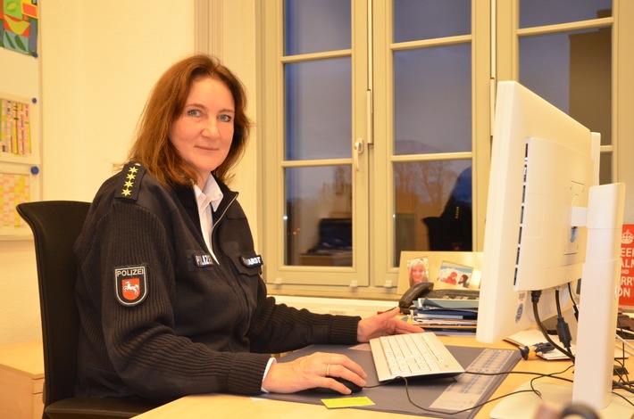 POL-AK NI: Ranghöchste Polizeibeamtin Niedersachsens - Andrea Marquardt zur Leitenden Polizeidirektorin befördert