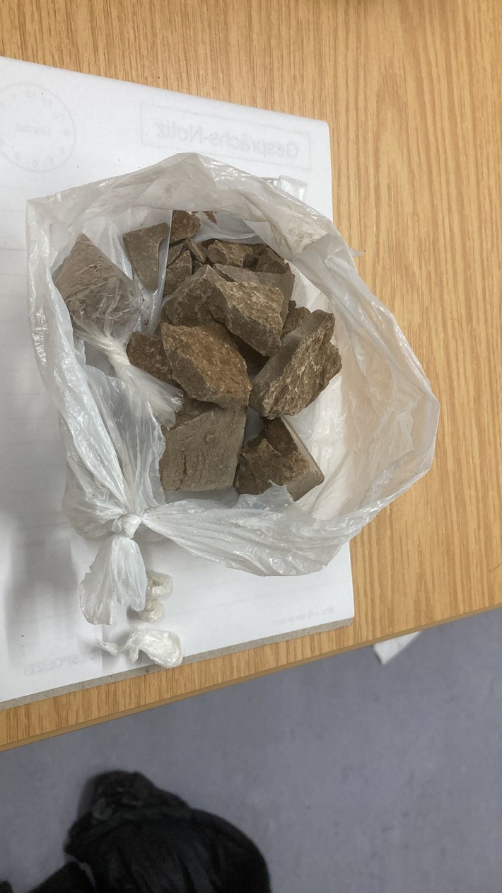 BPOL NRW: Mit knapp 150 Gramm Heroinsteinen im Gepäck - Bundespolizei verhaftet 41-Jährigen