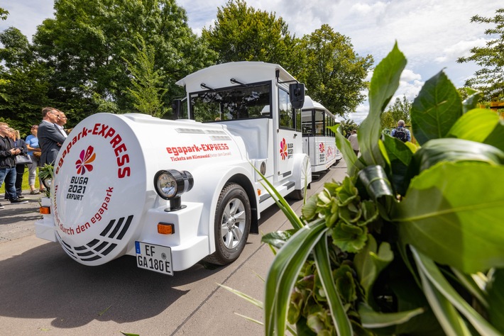 Emissionsfrei und leise durch den egapark / Neue E-Parkbahn ab sofort auf Rundfahrt im historischen Parkteil