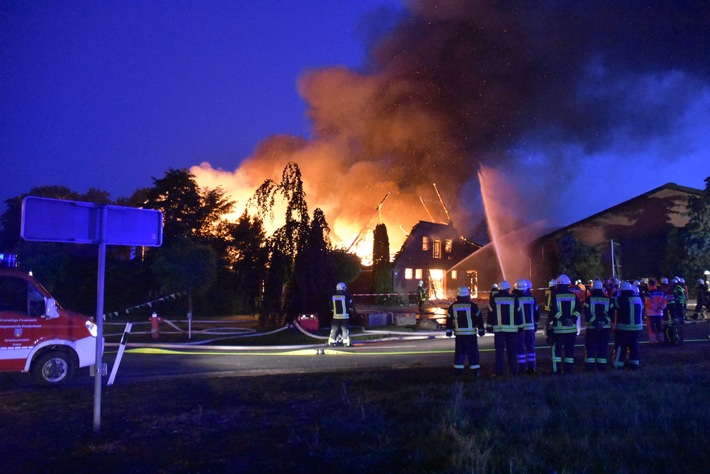 POL-STD: Großfeuer richtet Schaden in Millionenhöhe an - keine Personen oder Tiere verletzt