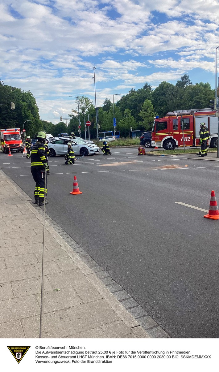 FW-M: Eine Verletzte bei Verkehrsunfall (Moosach)