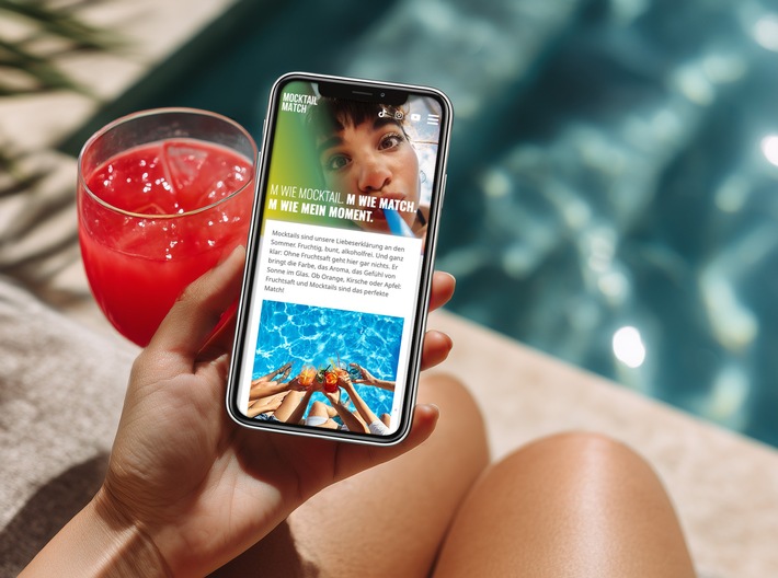 Jugendliche greifen zu alkoholfreien Drinks / Mocktails liegen im Trend und Fruchtsaft spielt eine Hauptrolle