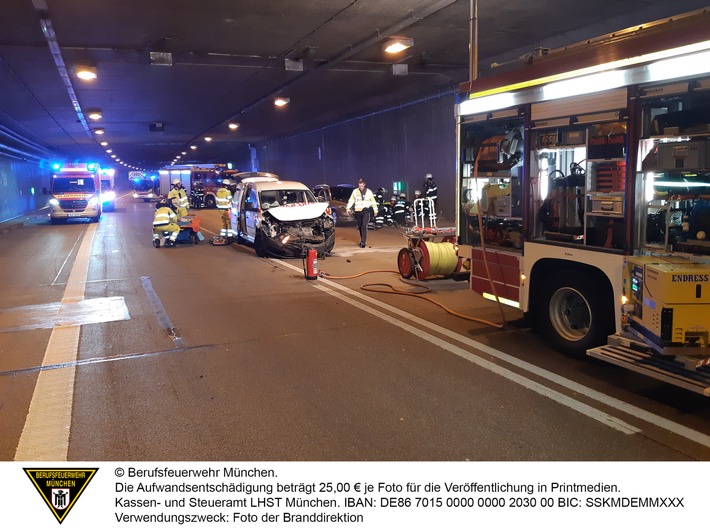 FW-M: Verkehrsunfall führt zu Tunnelsperre (A99)