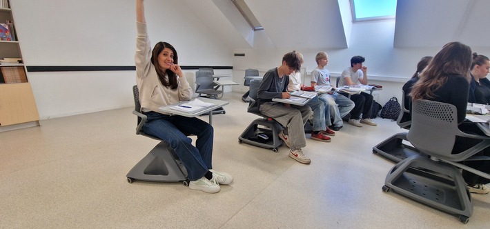 Was kostet keine Bildung? In ihrer neuen ProSieben-Reportage sucht "LINDA ZERVAKIS." am Montag Wege "Raus aus der Bildungskrise!"