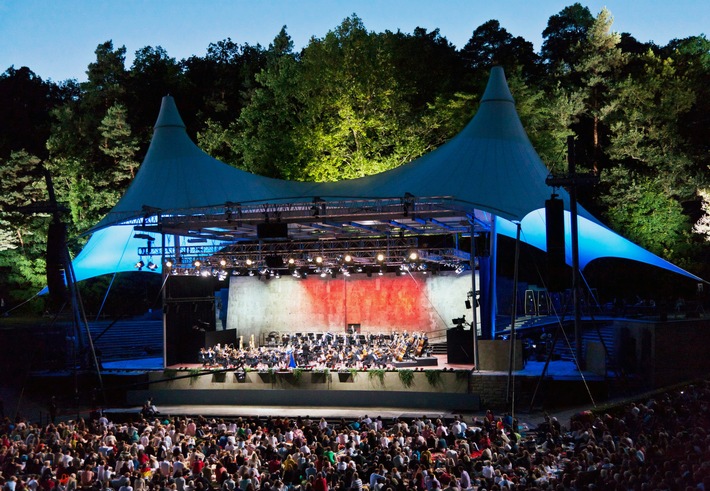 3satFestspielsommer: "Die Berliner Philharmoniker live in der Waldbühne 2019" mit Marianne Crebassa