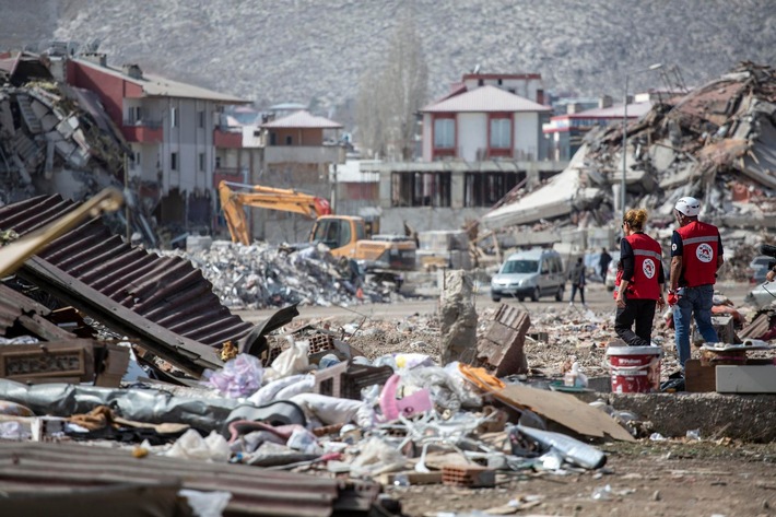 VIER PFOTEN setzt Hilfe für notleidende Tiere in Türkei und Syrien fort