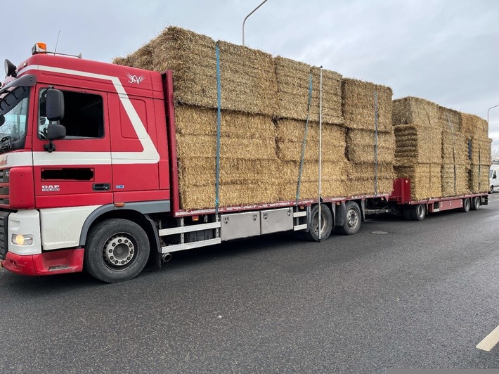 POL-DN: Mit vorschriftswidriger Beladung und technischen Mängeln gestoppt