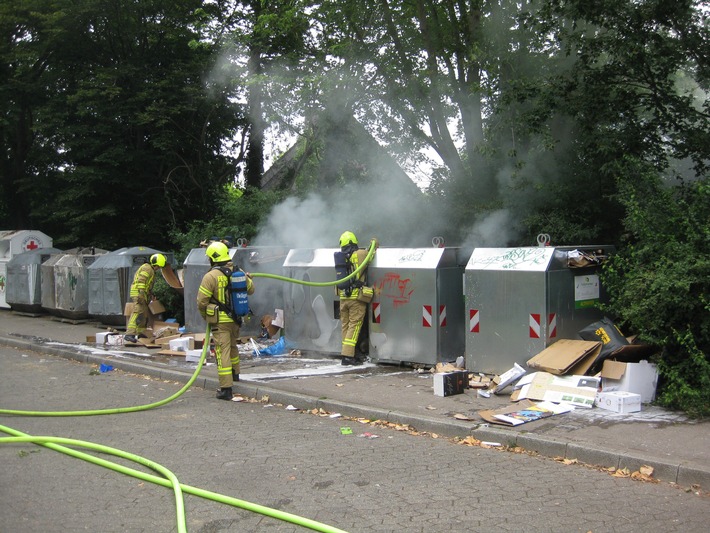 POL-ME: Altpapiercontainer in Brand gesetzt - die Polizei ermittelt - Ratingen - 2006084
