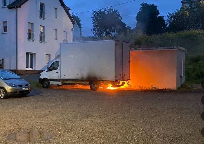 POL-PDTR: Brand eines 7.5 t Kastenwagen