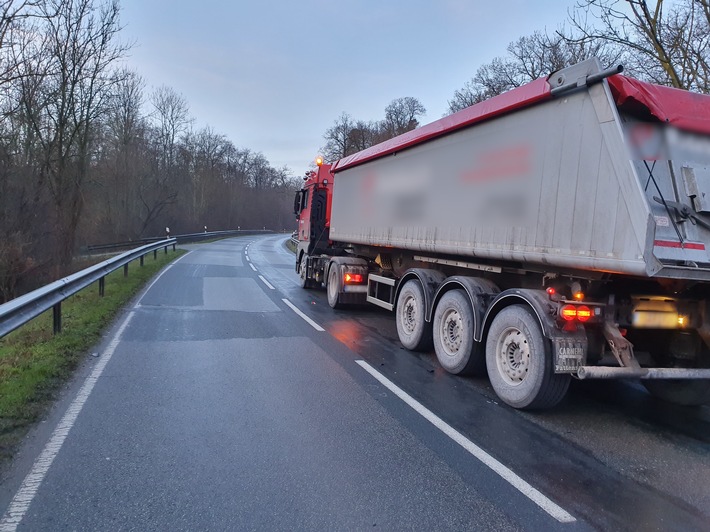 POL-WOB: Transporter überholt trotz Gegenverkehr und flüchtet nach Zusammenstoß