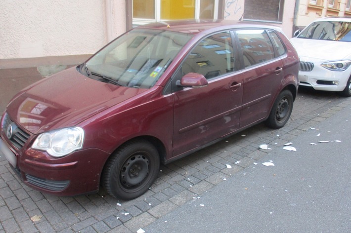 POL-HA: Teller fallen aus Fenster - VW beschädigt
