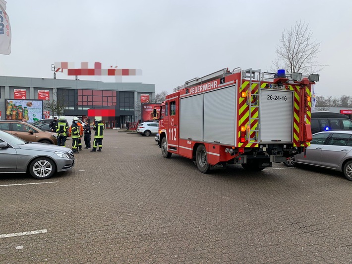 FFW Schiffdorf: Betriebsstoffe sorgen für vermeintlichen Fahrzeugbrand