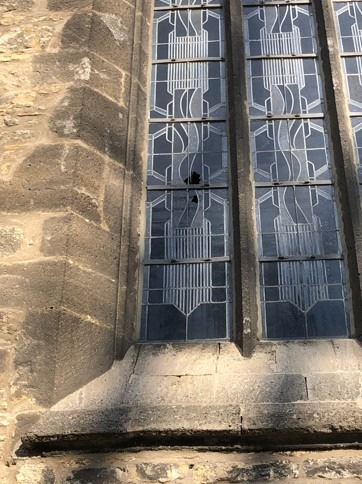 POL-HX: Kirchenfenster beschädigt - Zeugenaufruf