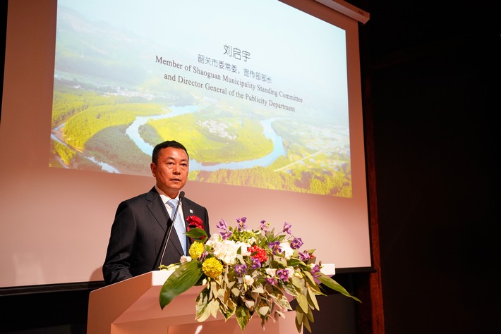 "Famous city in Lingnan·Beautiful Shaoguan - Photo Exhibition of Shaoguan Culture and Tourism" made a stage pose in Helsinki