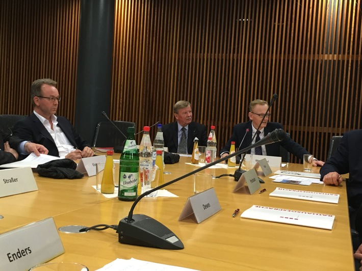 Interview mit dem Vorsitzenden des Sozial-und Gesundheitsausschusses des rheinland-pfälzischen Landkreistages Dr. Peter Enders zum Tabakwerbeverbot