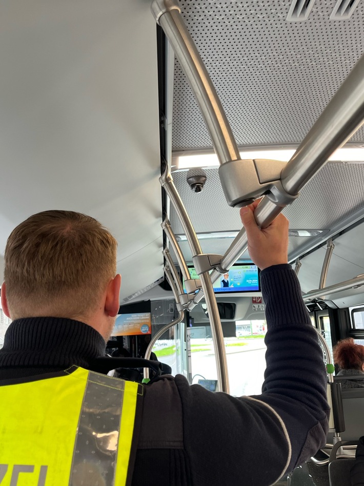 POL-HA: Polizeibeamte begleiten Linienbus in Wehringhausen