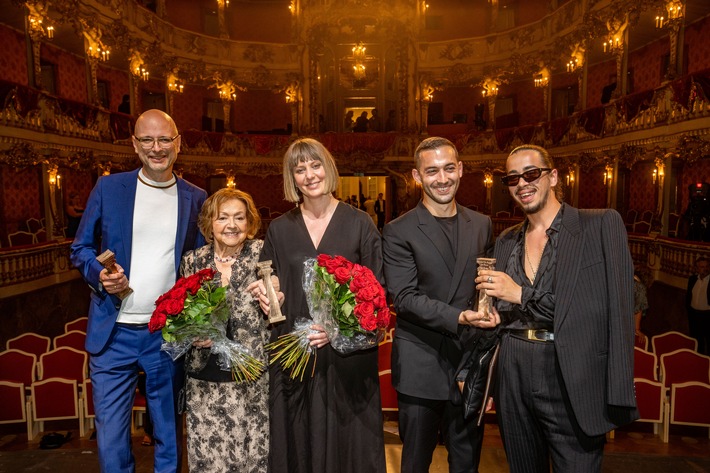 Friedenspreis des Deutschen Films - Die Brücke wurde zum 22. Mal feierlich im Münchner Cuvilliés Theater verliehen
