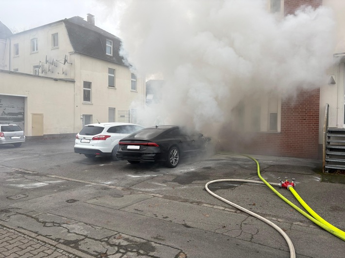 FW-WRN: PKW-Brand in der Lippestraße