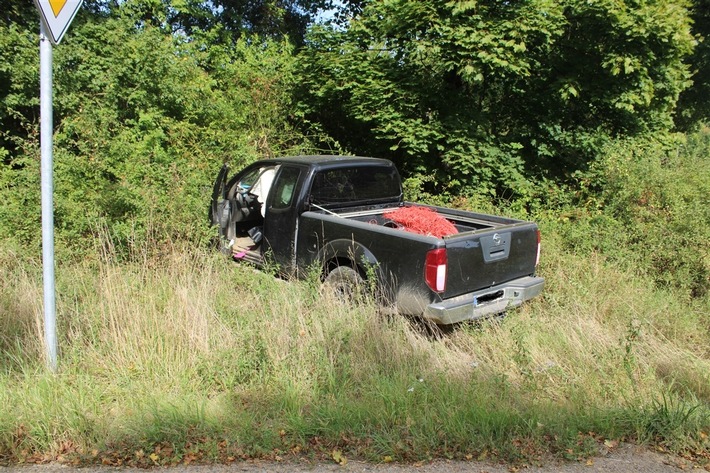 POL-DN: Vier verletzte Personen nach Verkehrsunfall