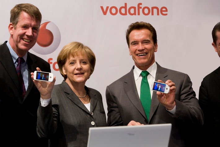 CeBIT 2009: Joussen: "Schnelles Internet für alle zum Greifen nah" - Bundeskanzlerin Merkel und Schwarzenegger vom schnellen Internet für ländliche Regionen überzeugt