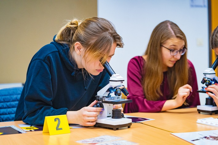 Albeck-Gymnasium: Mit Naturwissenschaften auf "Verbrecherjagd" (12.05.)