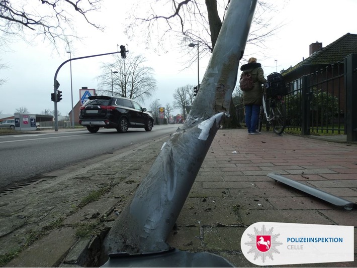 POL-CE: Unfallflucht nach Vorfahrtsverstoß - Polizei Wietze sucht Zeugen!