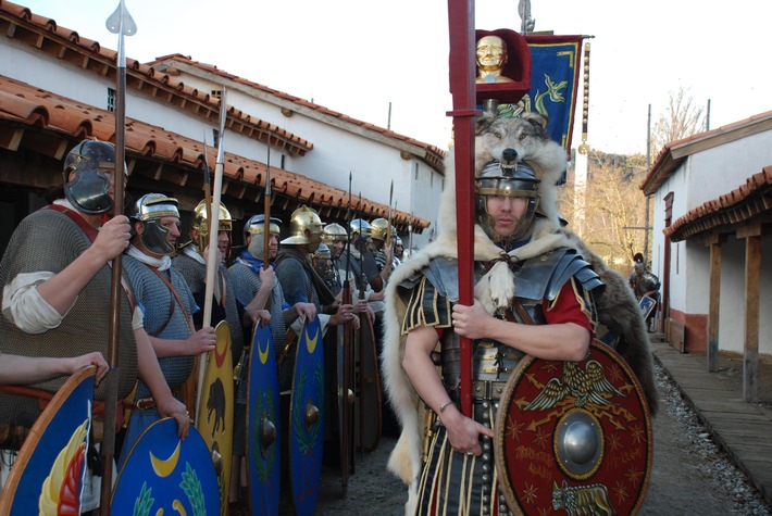 Römische Legionen marschieren in Vindonissa ein / Am Wochenende vom 28./29. Juli erlebt das Publikum die Armee der Caesaren in Aktion