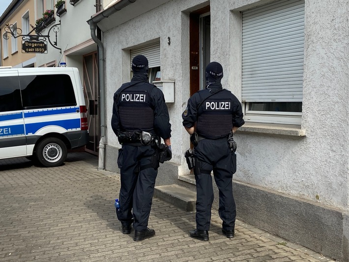 BPOLI C: Einsatz gegen Schleuserkriminalität - Bundespolizei vollstreckt Durchsuchungsbeschlüsse