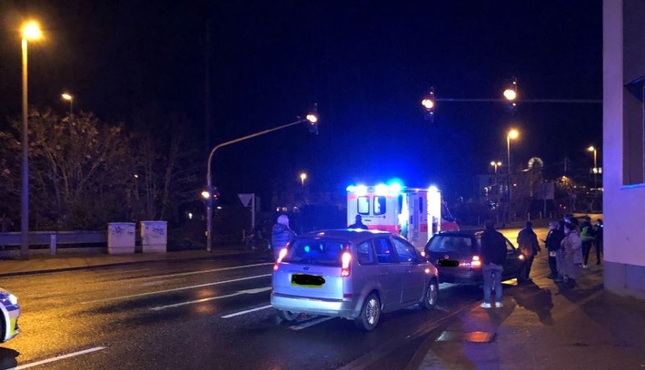 POL-PDKH: Verkehrsunfall zwischen Fußgänger und PKW-Fahrer in der Wilhelmstraße in Bad Kreuznach