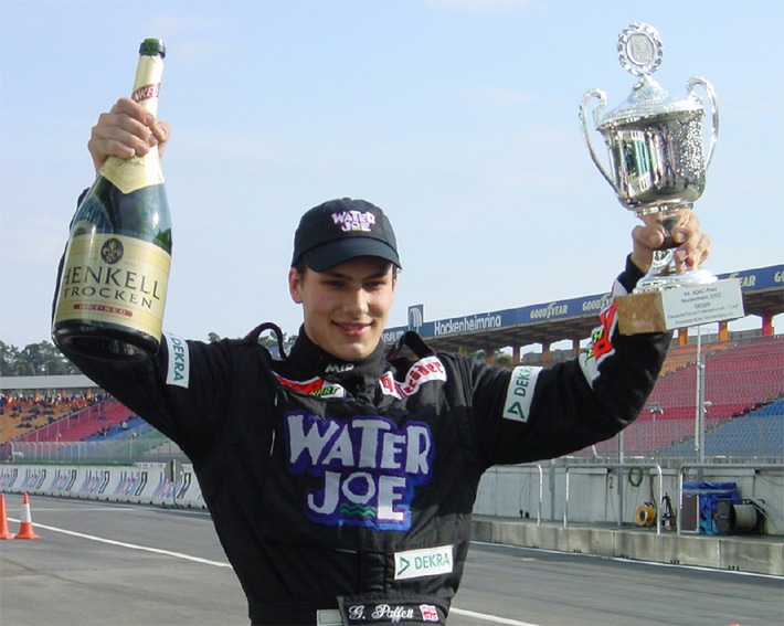 Water Joe®, überreicht Meisterschaftsprämie an Team Rosberg / Int.
Formel 3 Meister 2002
