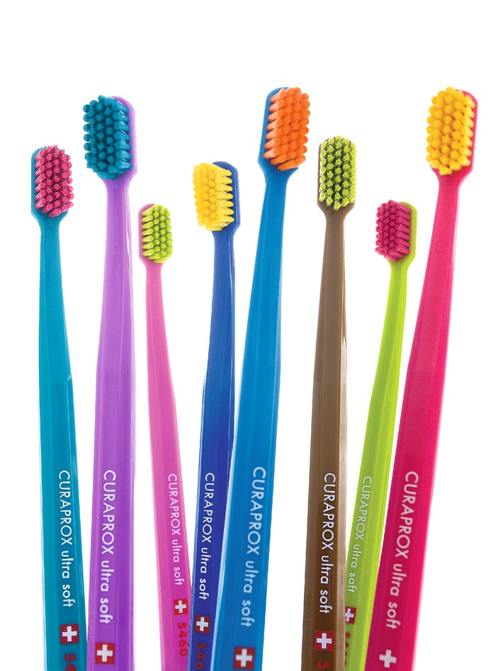 Inchangée depuis 1978, la brosse à dents Curaprox est maintenant disponible en 36 couleurs