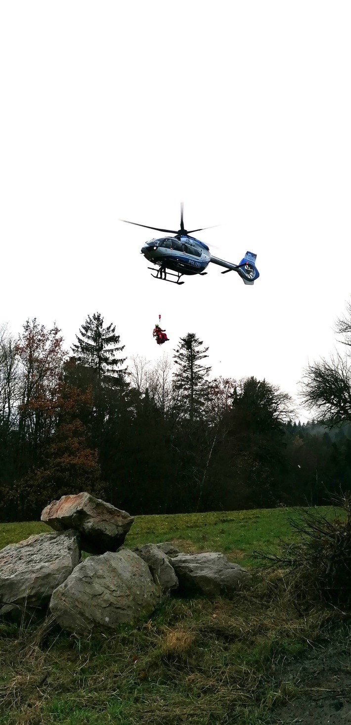 POL-Einsatz: Gemeinsame Pressemitteilung der Feuerwehr Stuttgart und des Polizeipräsidiums Einsatz: Verletzter Arbeiter auf Sendemast mittels Polizeihubschrauber und Höhenrettung in Kaisersbach gerettet