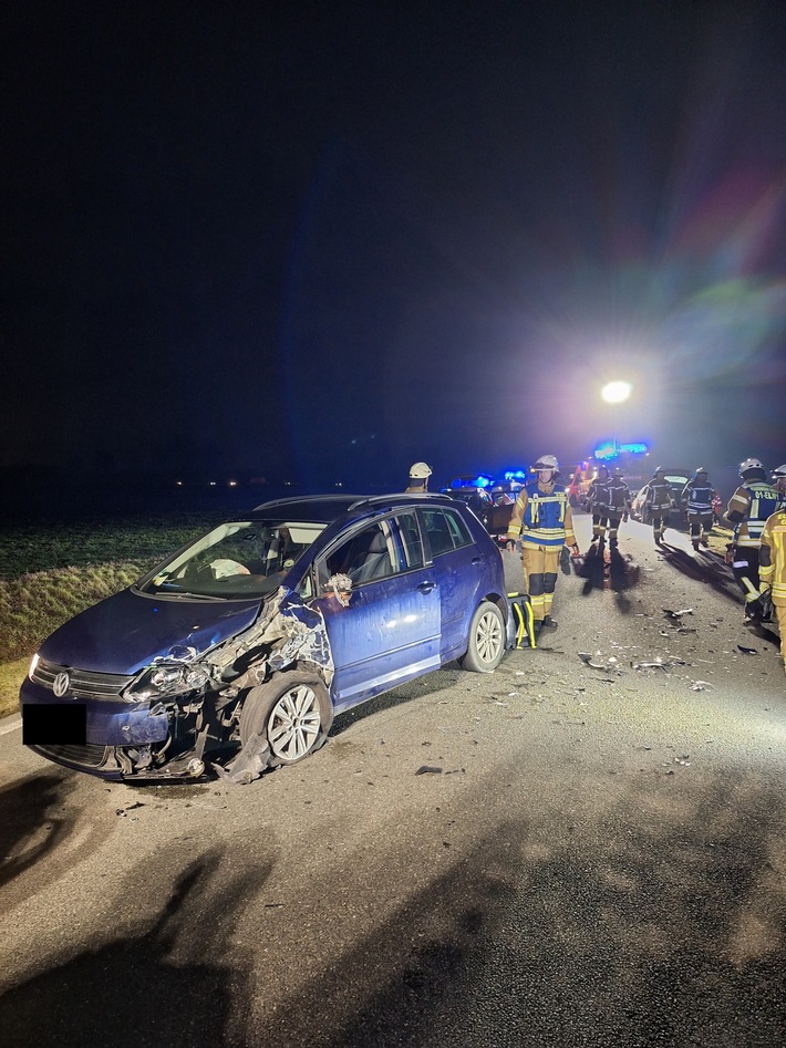 FW-Greven: Bei einem Verkehrsunfall zwischen zwei PKW wurde eine Person schwer verletzt.