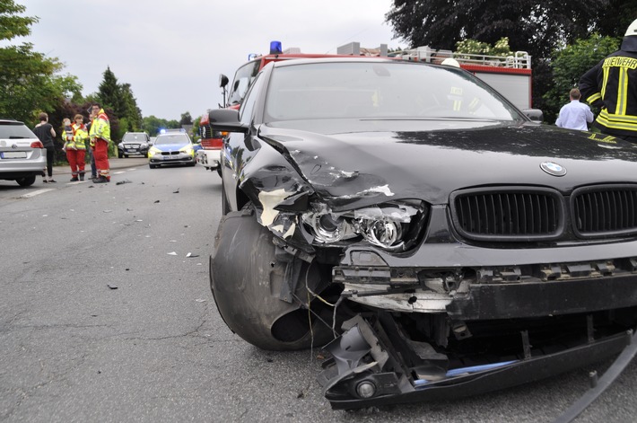 FW-KLE: Verkehrsunfall mit vier Leichtverletzten auf der Schmelenheide