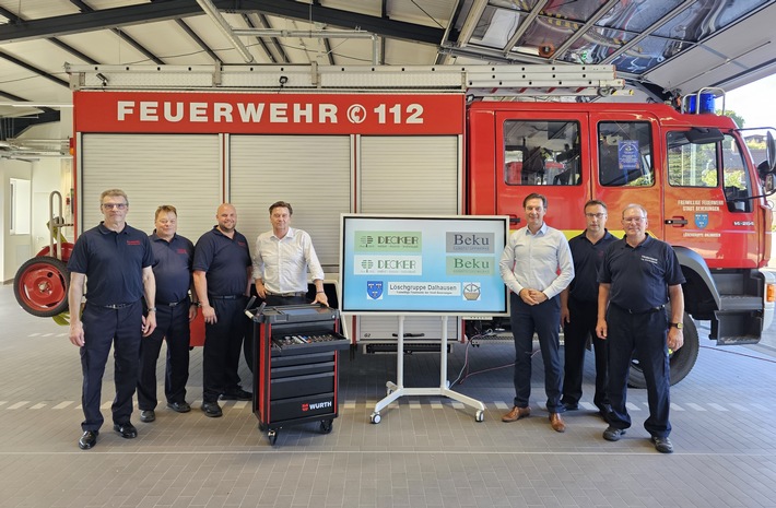 FW Beverungen: Spendenübergabe an die Löschgruppe Dalhausen / Neue Ausstattung dank lokaler Unternehmen