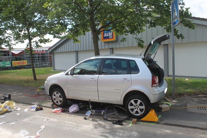 POL-PDKO: Verkehrsunfall mit schwer verletzter Radfahrerin in Andernach, Koblenzer Straße / Zufahrt Aldi
Nachtrag: Radfahrerin im Krankenhaus verstorben