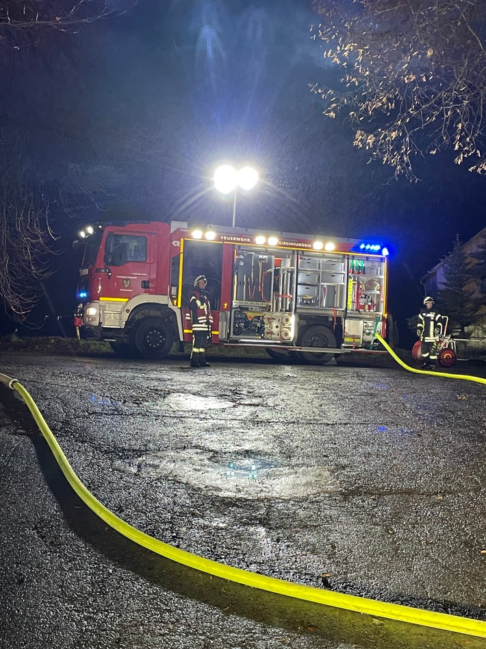 FW-OE: Turbulenter Start in die Weihnachtszeit für die Feuerwehren in Kirchhundem.