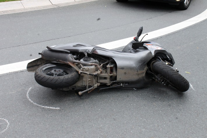 POL-OE: Rollerfahrerin bei Verkehrsunfall verletzt